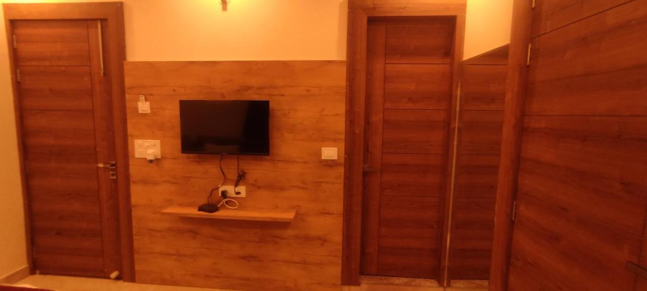 Devi Residency - Near Prem Mandir Bankey Bihari Vrindāvan Exterior photo