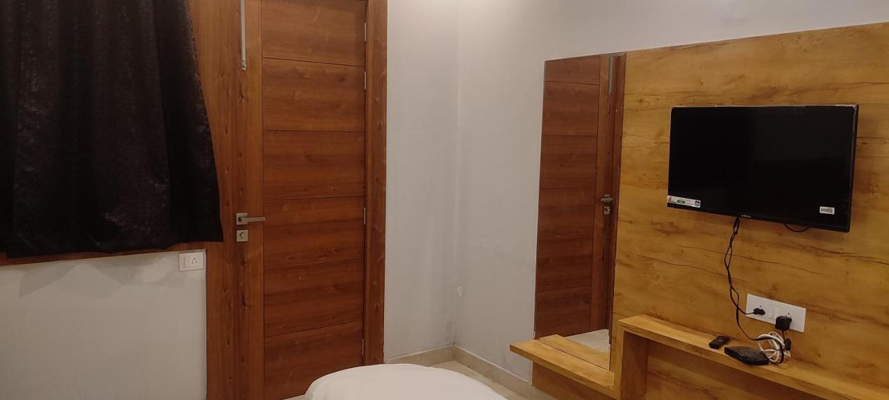 Devi Residency - Near Prem Mandir Bankey Bihari Vrindāvan Exterior photo