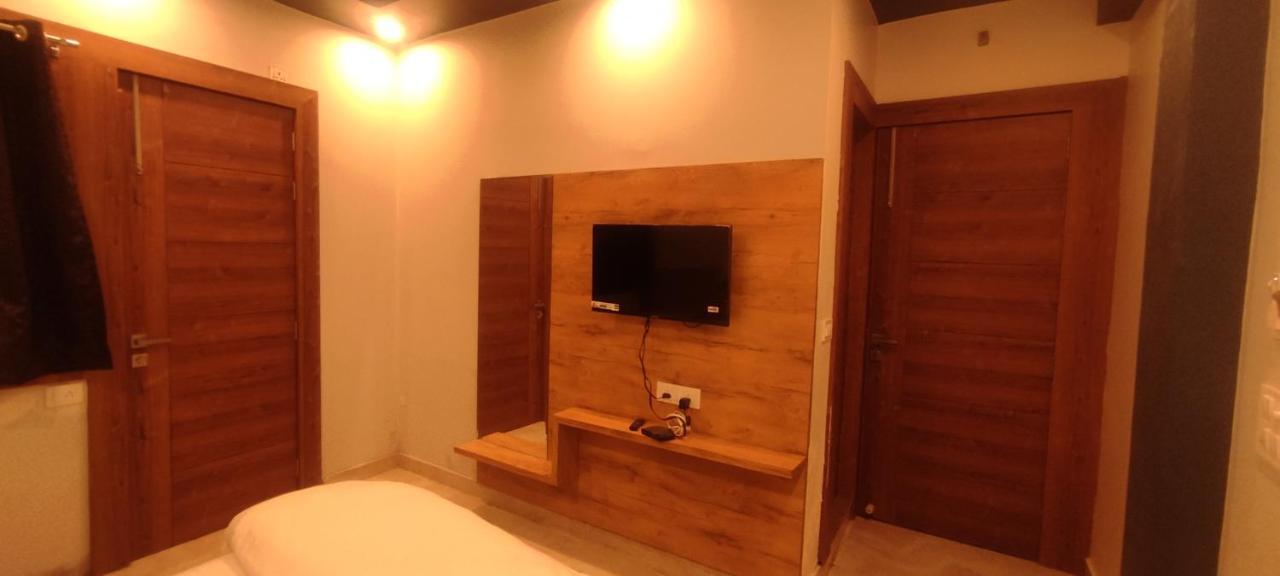 Devi Residency - Near Prem Mandir Bankey Bihari Vrindāvan Exterior photo